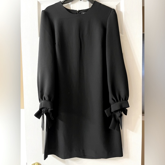 Banana Republic Dresses & Skirts - Banana Republic long sleeve dress with bow details